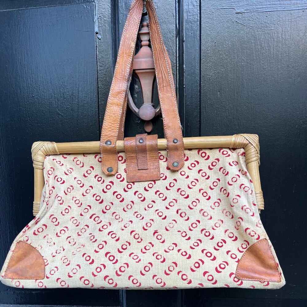 Super fun 90's cotton print purse with bamboo and leather trim